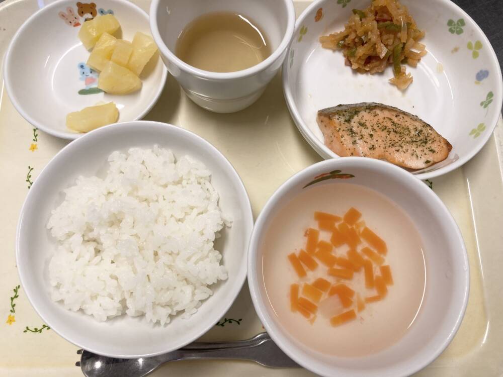 🌷今日の給食🌷