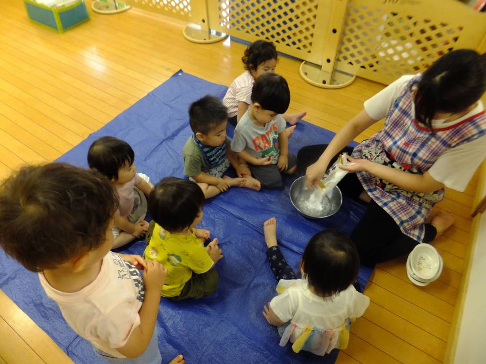 たんぽぽ組🌼片栗粉遊び