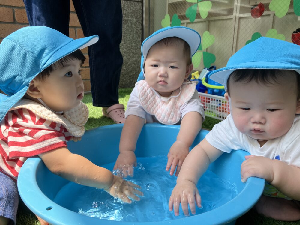 水遊び＆ビー玉アートの様子🌷